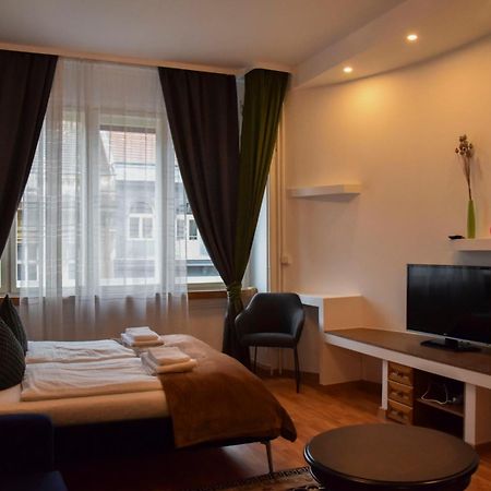 Main Prague Square Apartments Sauna And Fireplace ภายนอก รูปภาพ
