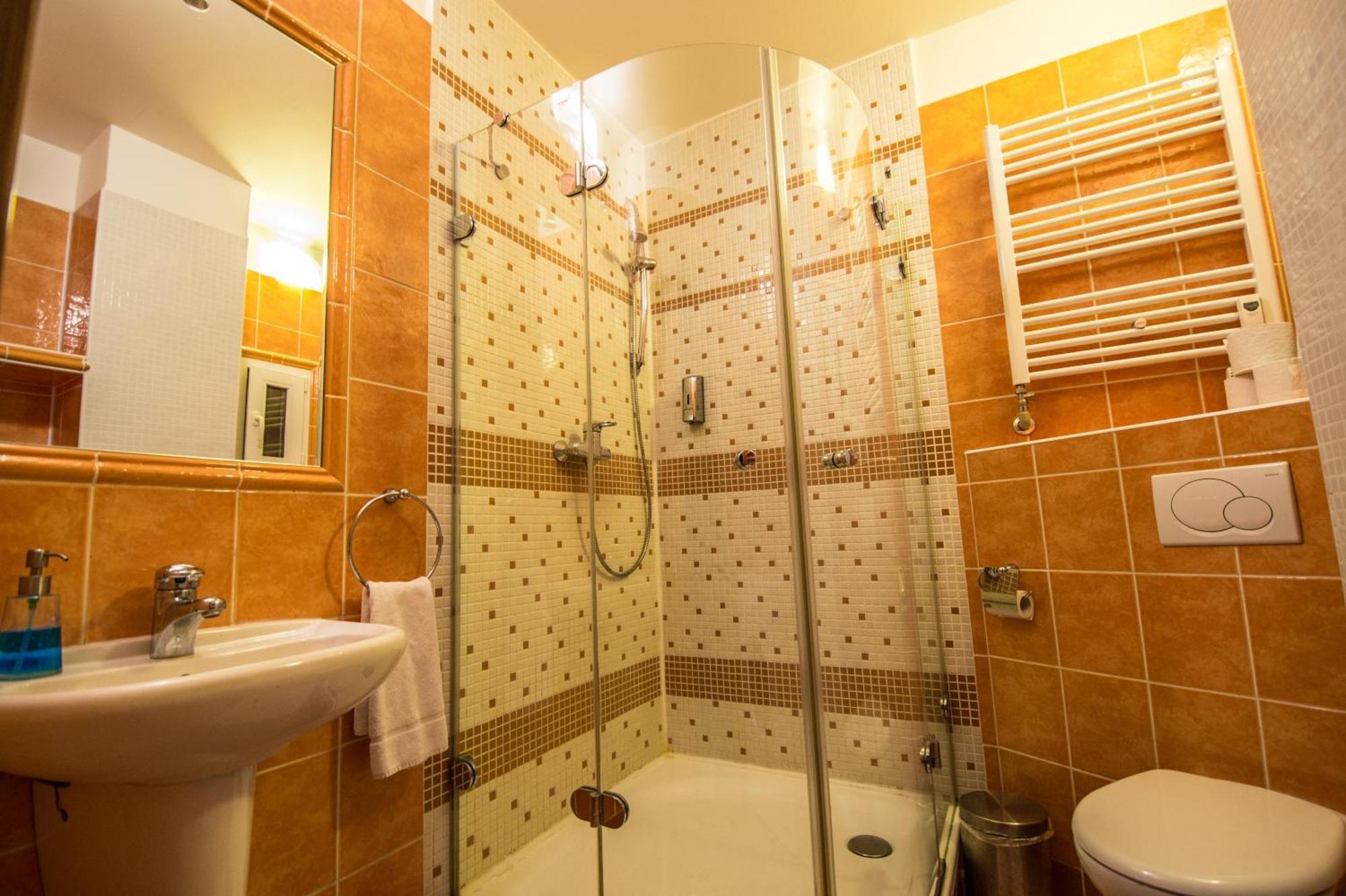 Main Prague Square Apartments Sauna And Fireplace ภายนอก รูปภาพ