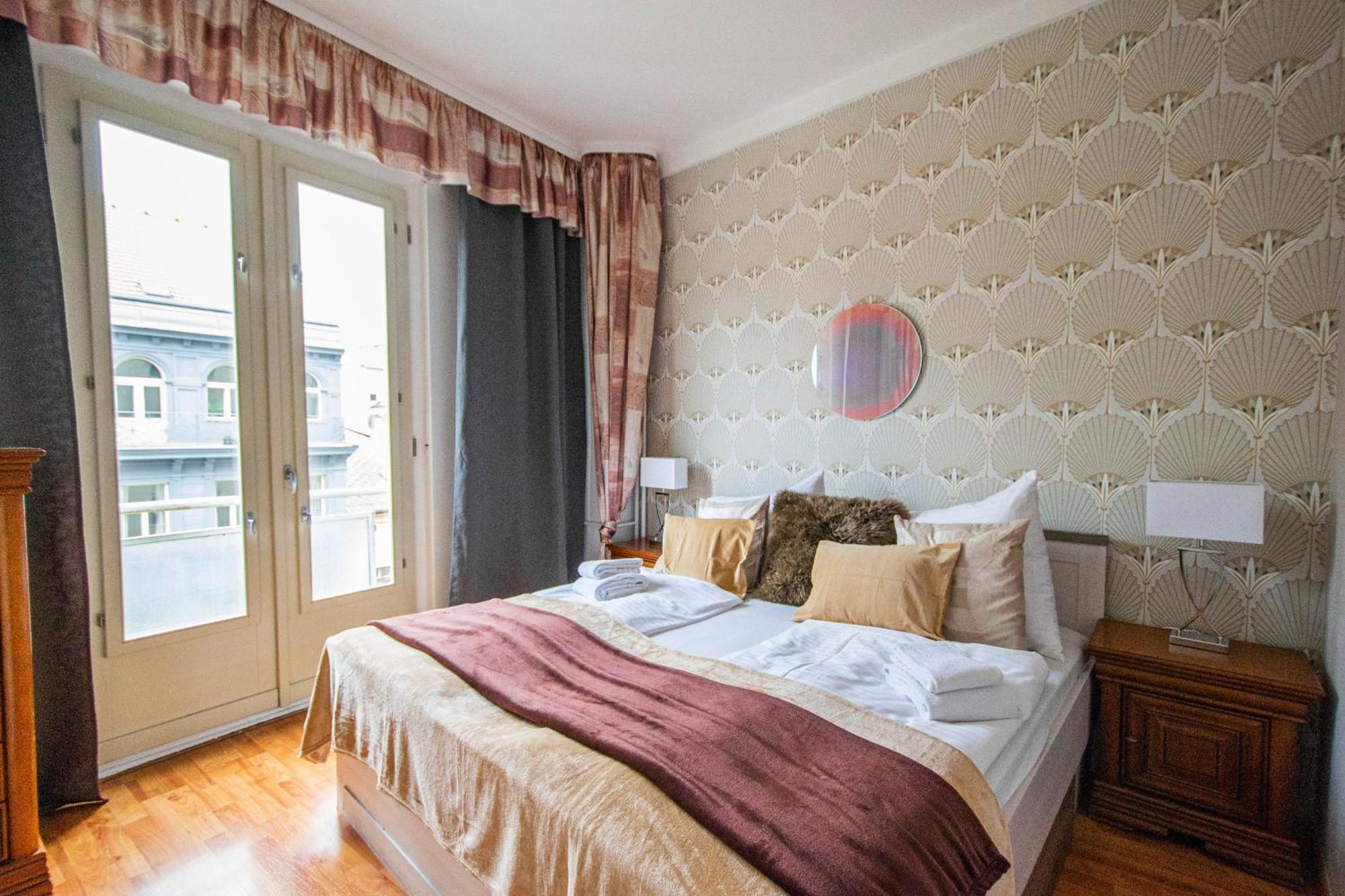 Main Prague Square Apartments Sauna And Fireplace ภายนอก รูปภาพ