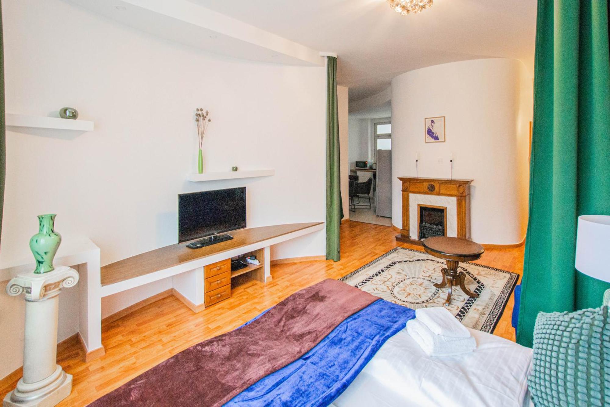 Main Prague Square Apartments Sauna And Fireplace ภายนอก รูปภาพ