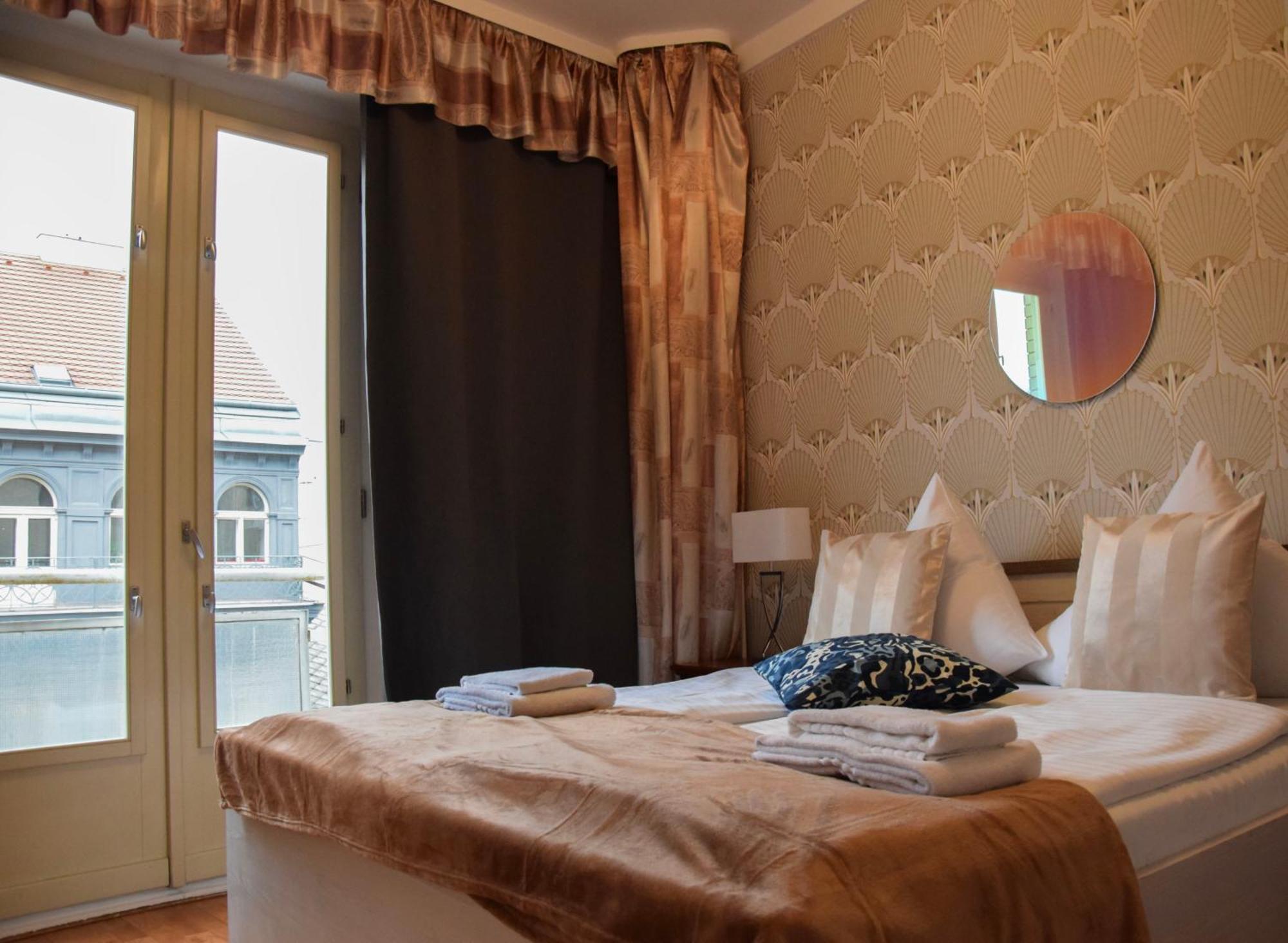 Main Prague Square Apartments Sauna And Fireplace ภายนอก รูปภาพ